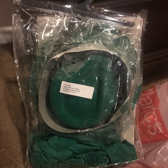 New Costume 6 Pc org $60 - Picture 3 of 4