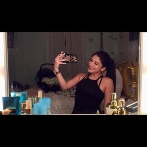 Meet your Posher, Julia