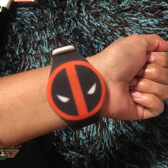 Hot Topic Dead Pool Watch ⌚️👍🏽👀 - Picture 3 of 7