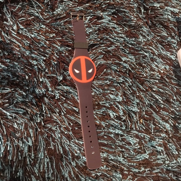 Hot Topic Dead Pool Watch ⌚️👍🏽👀 - Picture 7 of 7