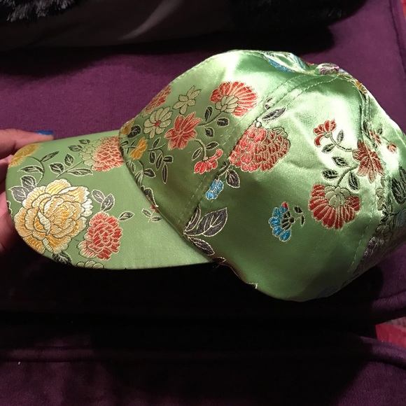 Green floral print hat - Picture 5 of 5
