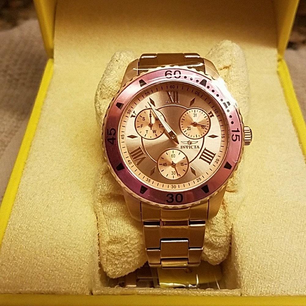 Free invicta waterproof case/ with purchase