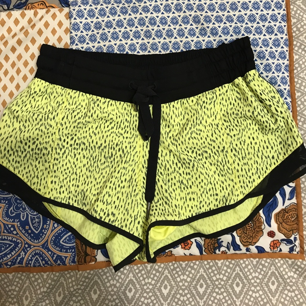 Lululemon hotty hot shorts size 6!