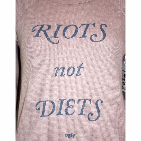 1 LEFT⚡ OBEY 'Riots Not Diets' Graphic Thermal NWT - Picture 3 of 8