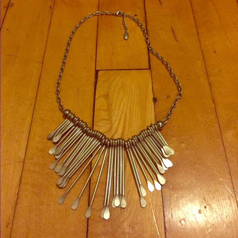 Guess statement necklace
