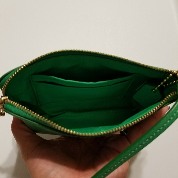 💎SOLD💎 COACH Kelly green wristlet NWT - Picture 4 of 4