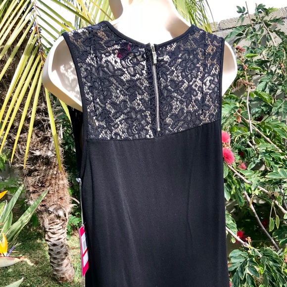 Vince Camuto Lace Detail Top - Picture 5 of 5