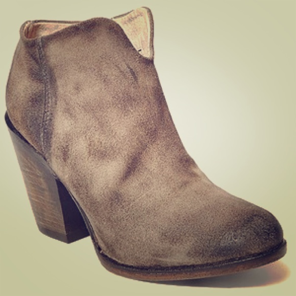 Distressed nubuck by Freebird