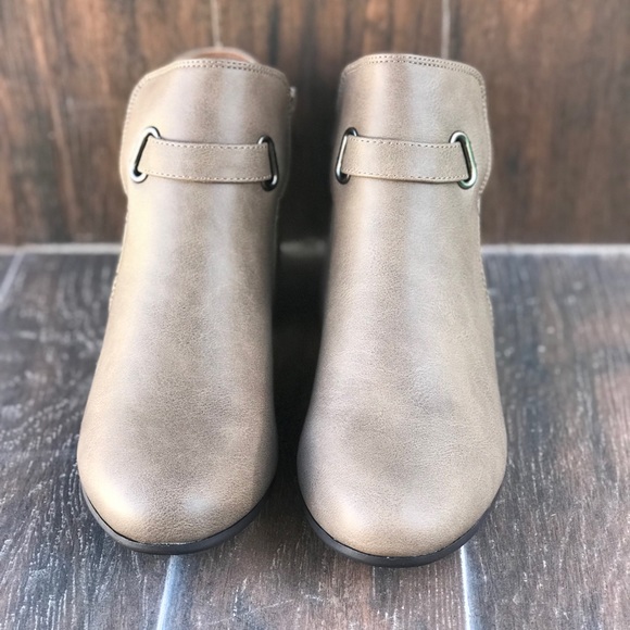 Distressed Taupe Chelsea Single Strap Side Boots - Picture 4 of 6