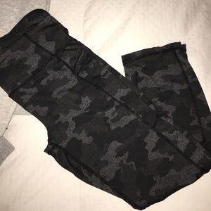 Cute chamo yoga pants/workout/errands pants