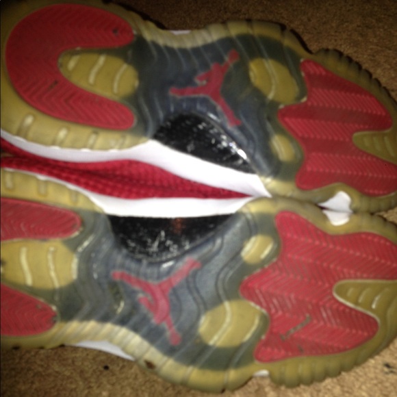 Size 8 Low Red Jordan Futures - Picture 3 of 3