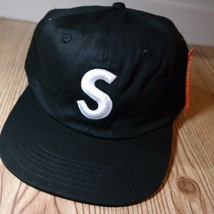 Supreme black adjustable hat cap Supreme black adjustable hat cap