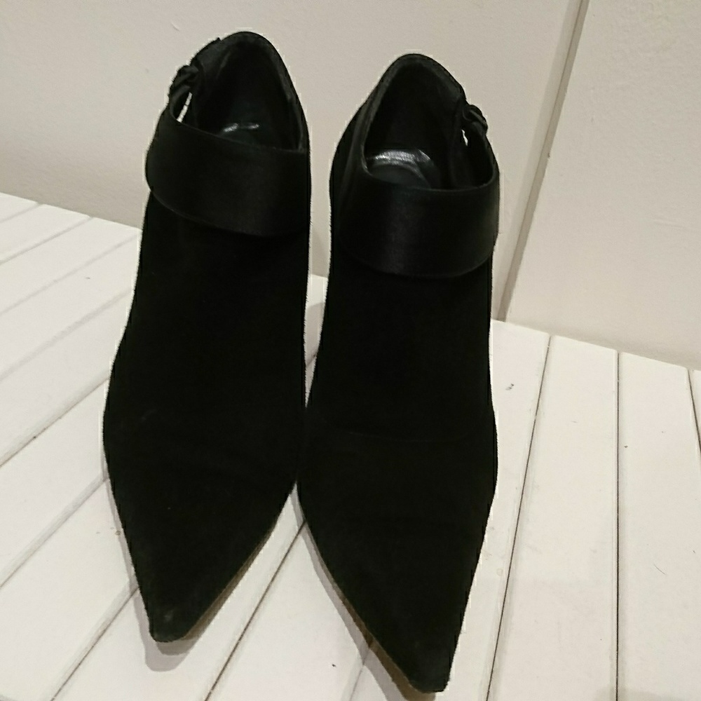 Stuart weitzman booties ankle black suede