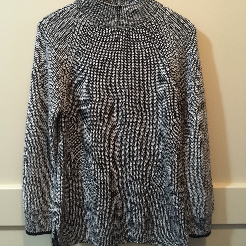 NOT AVAILABLE !! NWOT Calvin Klein ribbed sweater