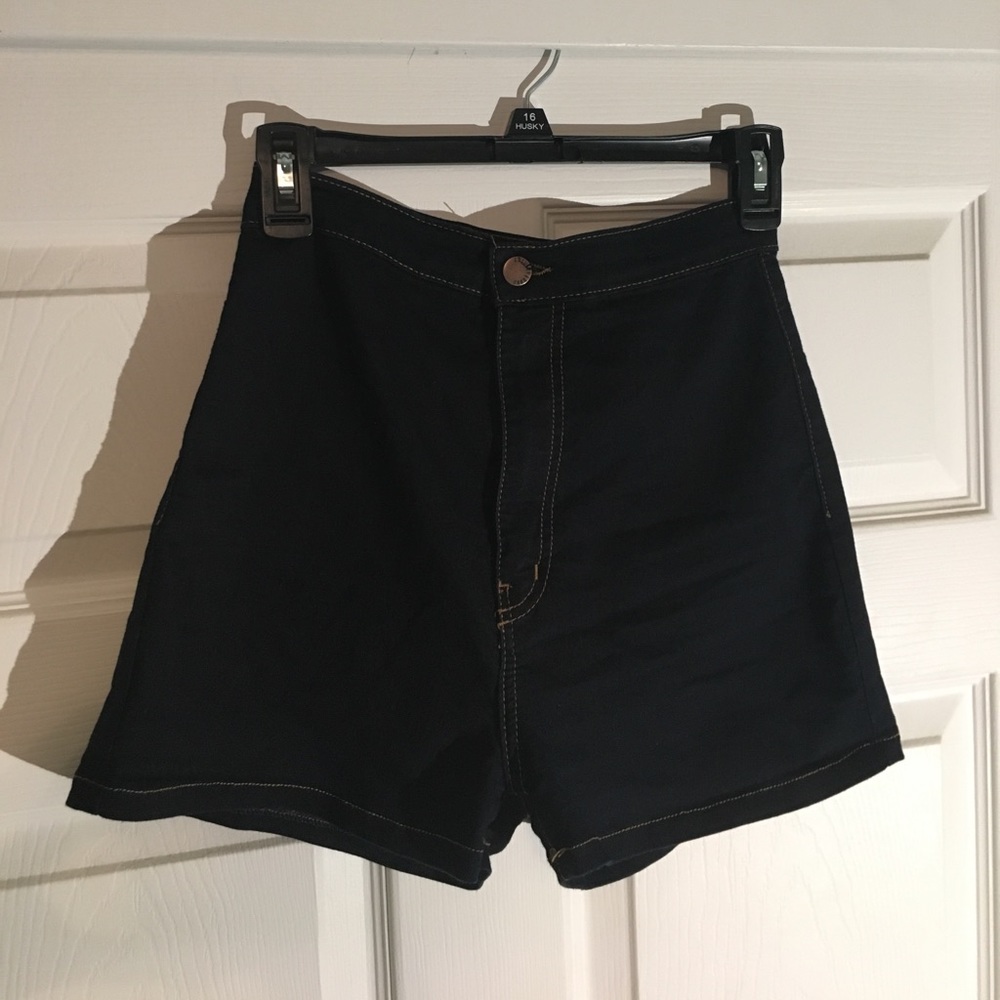Fashion Nova highwaist shorts