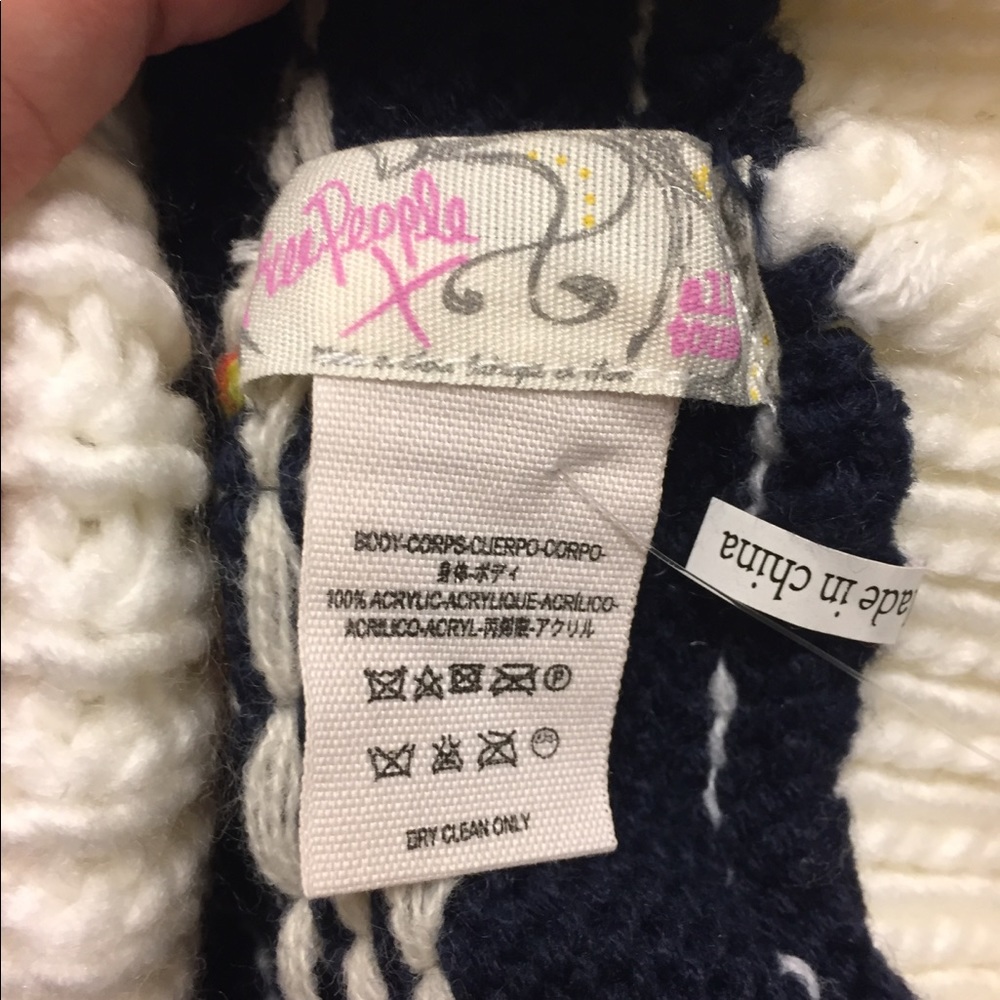 New Free People Pom Pom hat - Picture 2 of 2