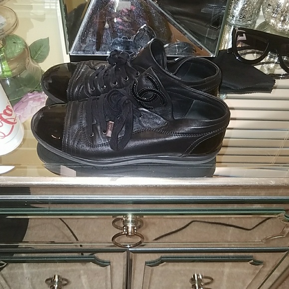 Chanel - Picture 2 of 4