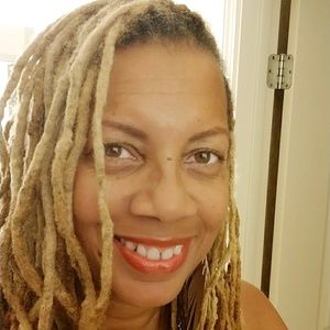 Meet your Posher, Monique