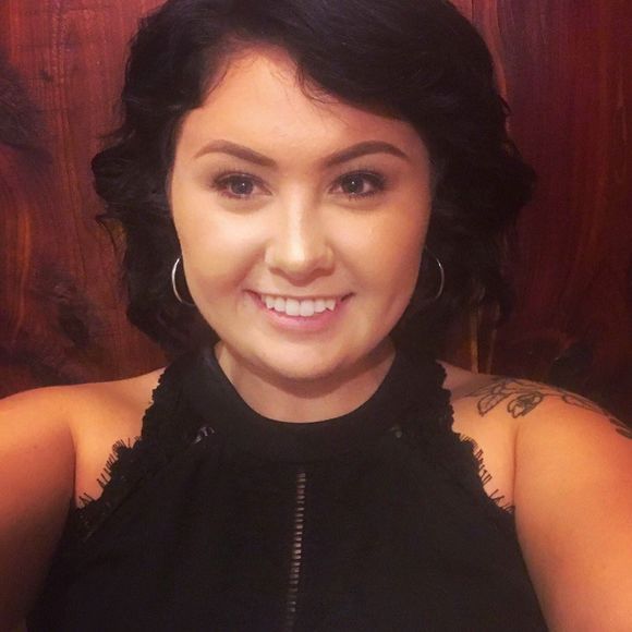 Meet your Posher, Hannah - Picture 1 of 1