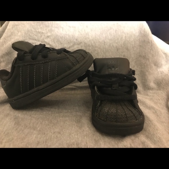 Toddlers Shell Toe Adidas - Picture 1 of 4