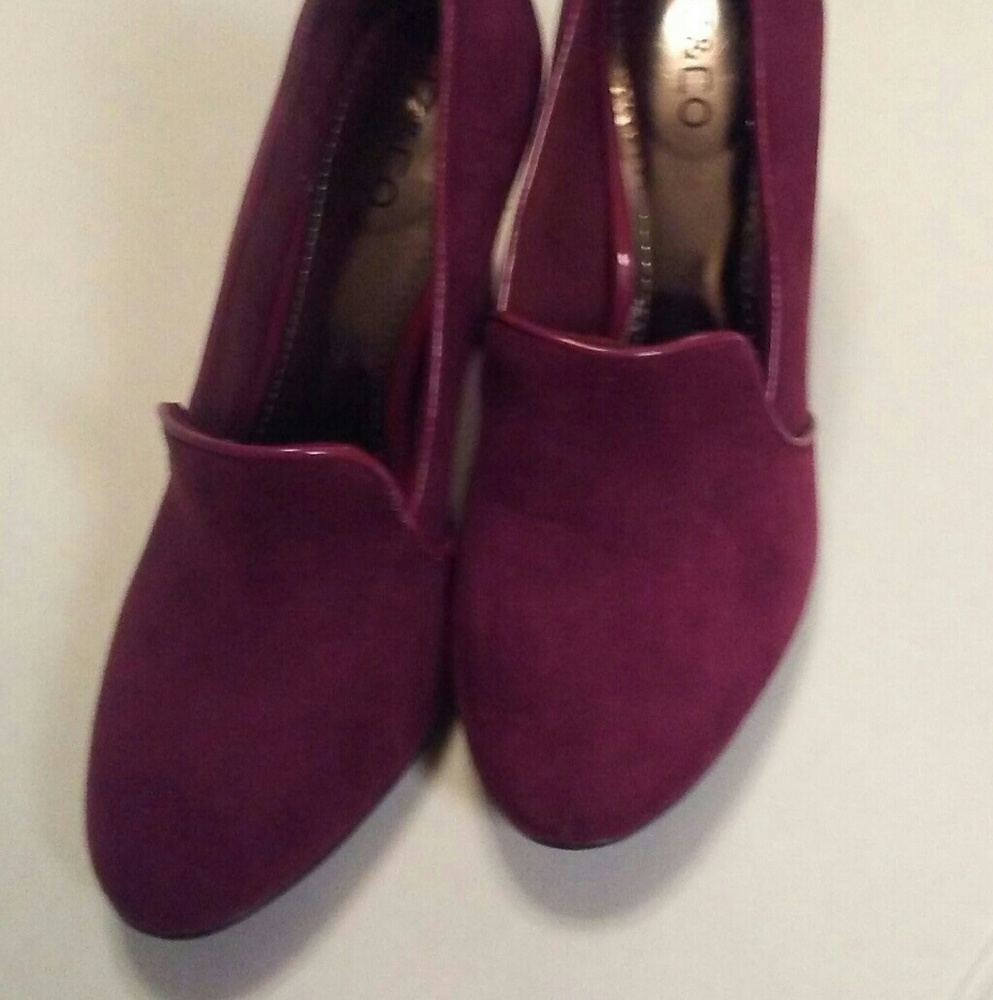 raspberry Liz & Co suede shoes.