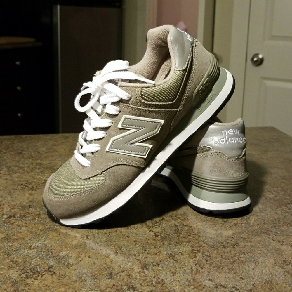 "NEW" New Balance 574 size us 8 B