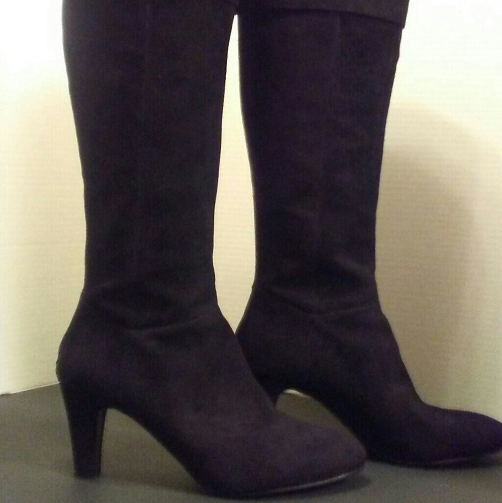 BLACK SUEDE BOOTS