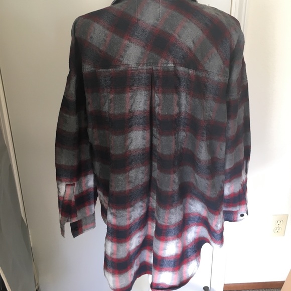 UNIF Downer Plaid Cold Shoulder Flannel - Picture 5 of 7