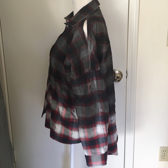 UNIF Downer Plaid Cold Shoulder Flannel - Picture 6 of 7