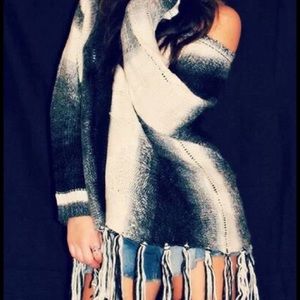 πNWT ELAN OMBREβ FRINGE SWEARER ON OFF SHOULDERπ πNWT ELAN OMBREβ FRINGE SWEARER ON OFF SHOULDERπ