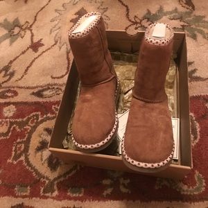 78 chestnut uggs with light pink details