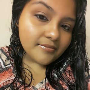 Meet your Posher, Yanet