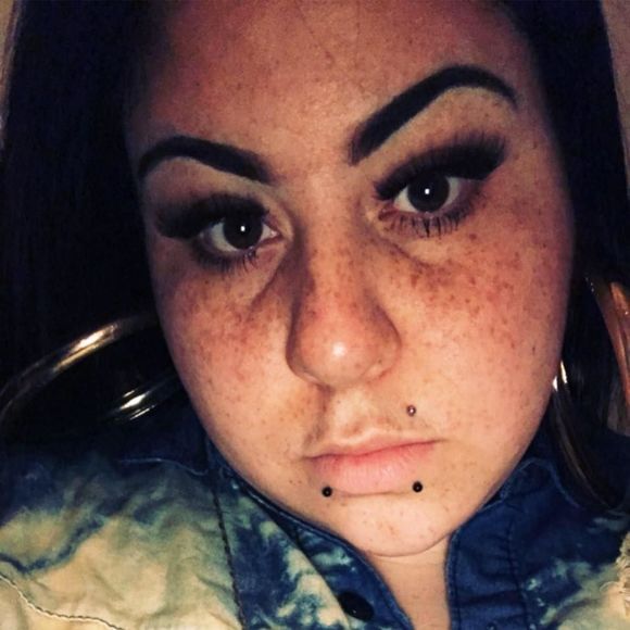 Meet your Posher, April - Picture 1 of 1