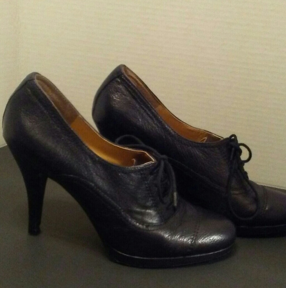 LEATHER STRING PUMPS