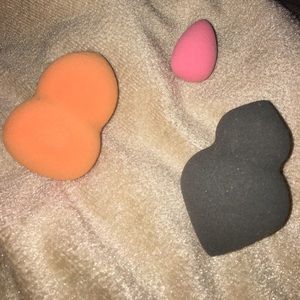 Lot of 3 makeup sponges