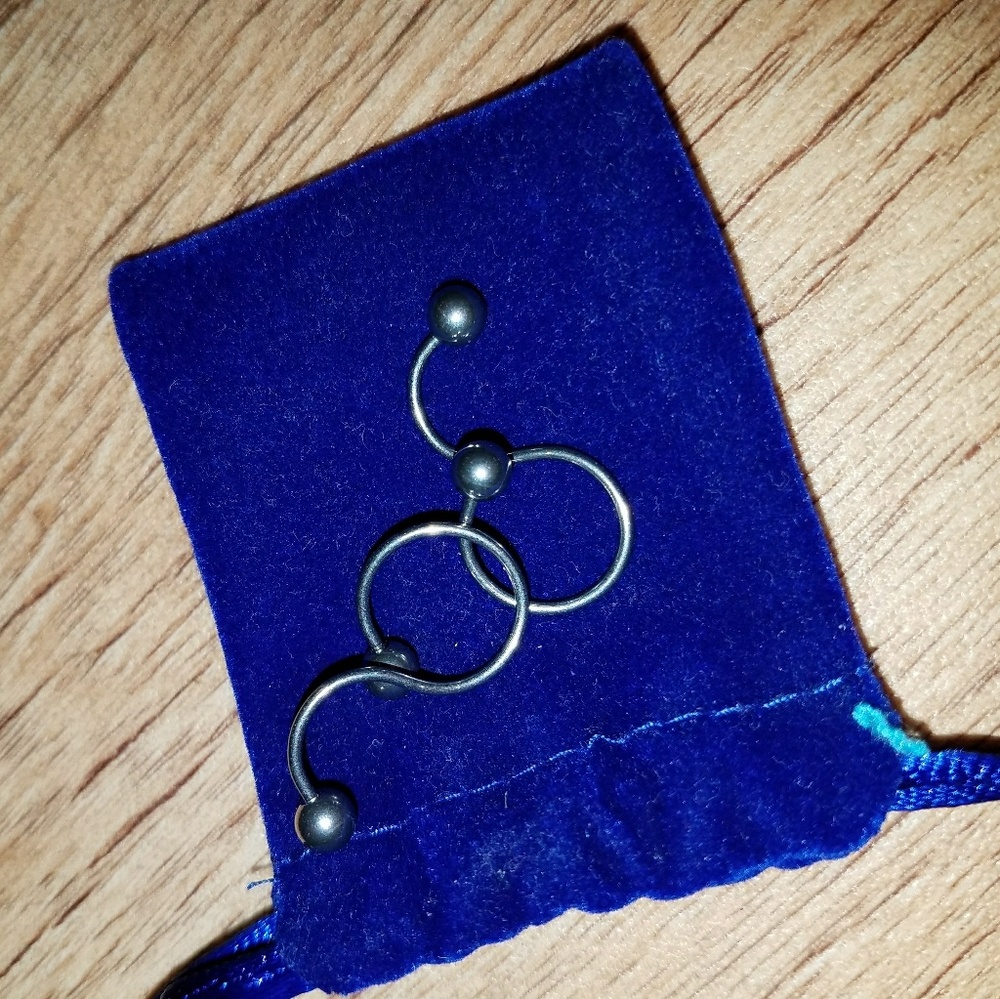 Silver twist earrings