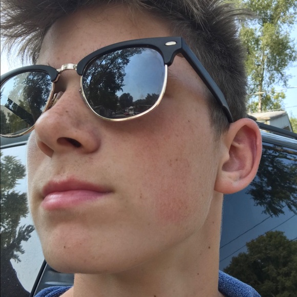 Meet your Posher, Max - Picture 1 of 1