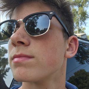 Meet your Posher, Max