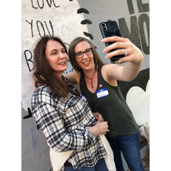 PHOTO RECAP: Houston TX Posh-n-Sip! - Picture 5 of 8