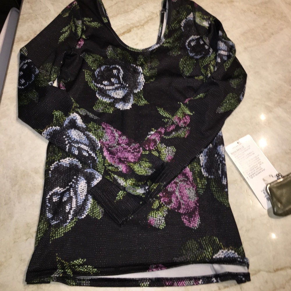 Lululemon super cute long T!