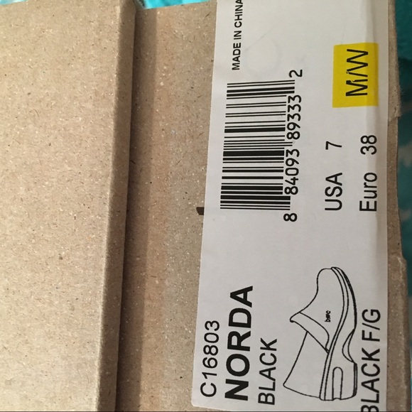 B.O.C. Born Concepts Leather Uppers Clogs - Picture 7 of 7