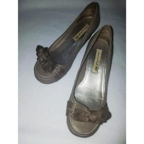 Size 8 Wide Taupe Distressed Platform Wedges - Picture 2 of 4