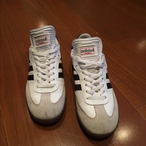 samba classic white