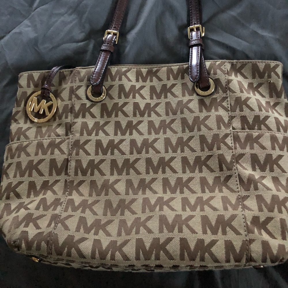 MK Purse - Picture 2 of 4