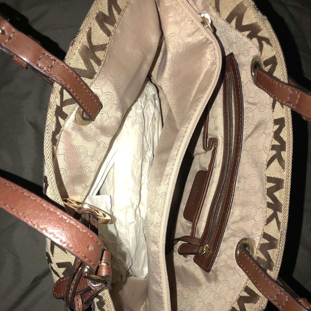 MK Purse - Picture 3 of 4