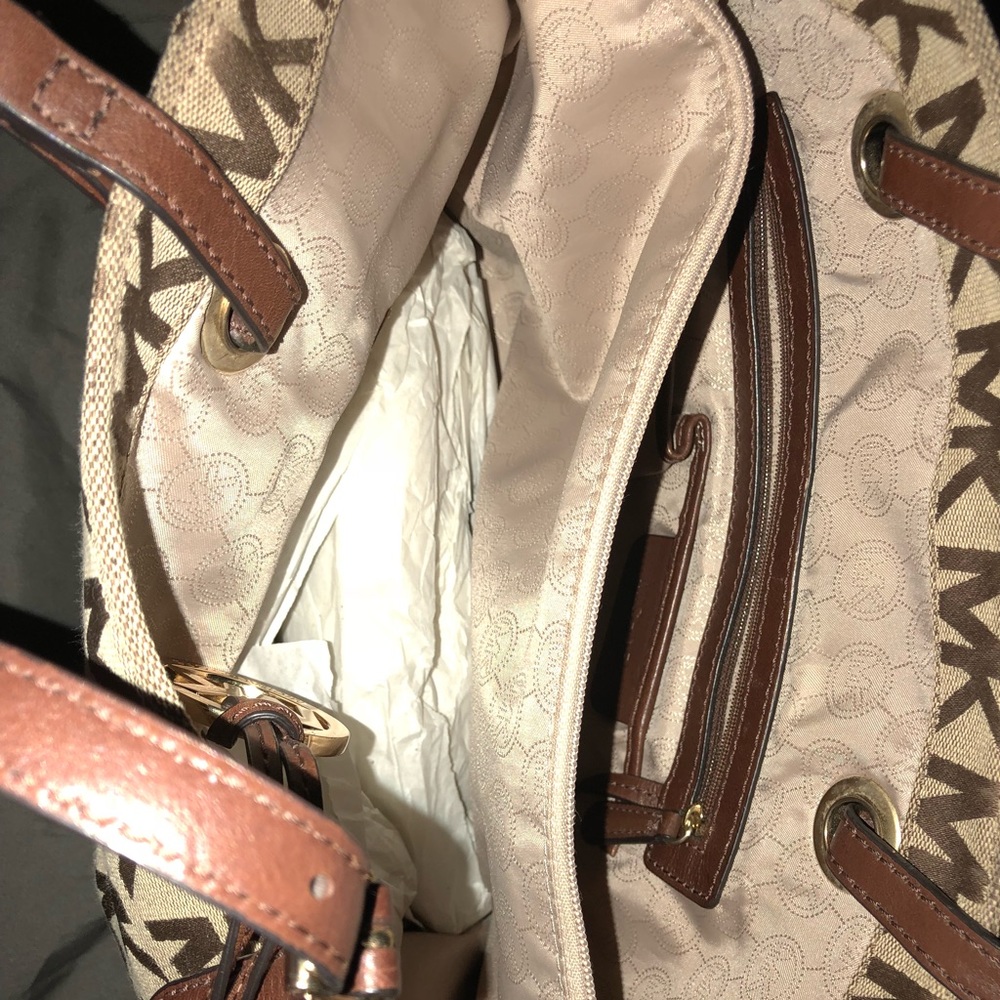 MK Purse - Picture 4 of 4
