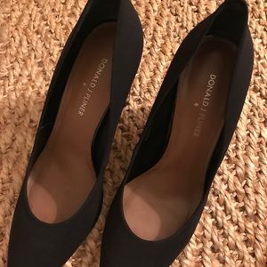 Donald Pliner pumps