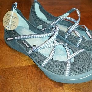Brand new,size 8 women's water ready Jambu shoes