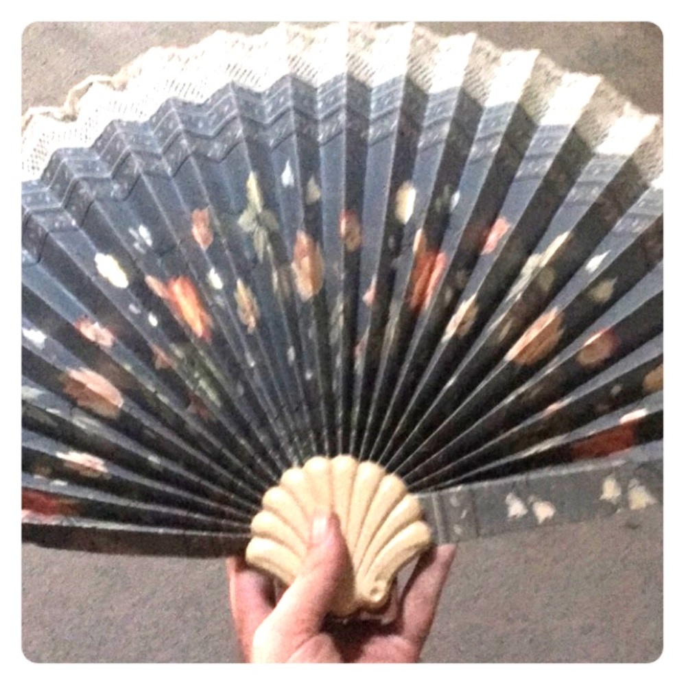 Antique vintage oriental authentic fan.