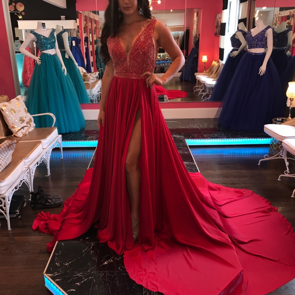 MACDUGGAL CUSTOM GOWN